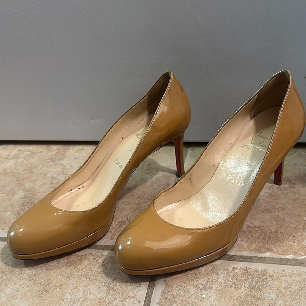 christian louboutin beige brown heels closed toe